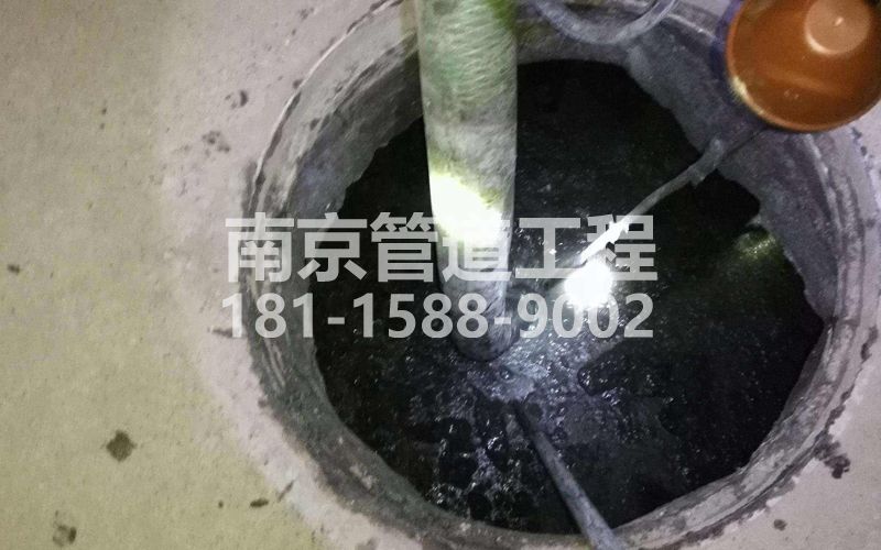 216大棚村清理化粪池