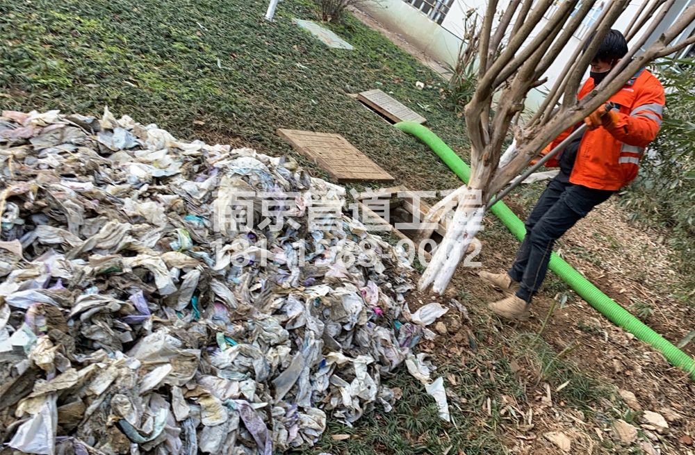 315大棚村化粪池垃圾清理